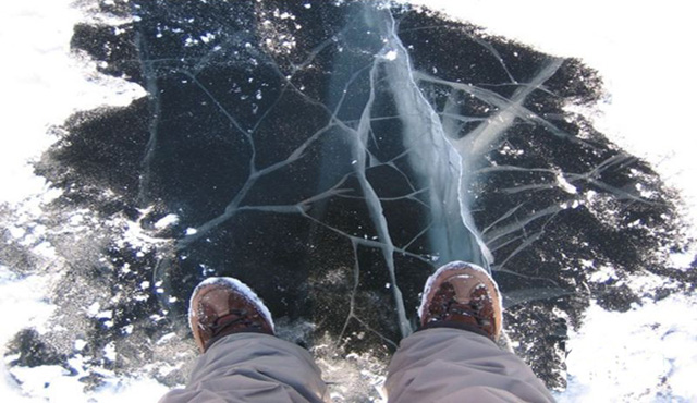 Где рыбакам посмотреть информацию о толщине льда, рассказали в ОСВОДе