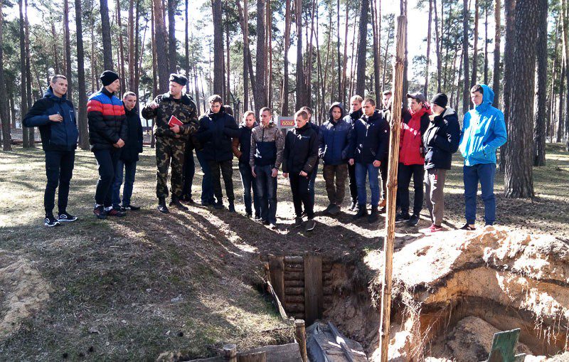 Экскурсии в воинскую часть и областной центр безопасности жизнедеятельности совершили учащиеся Климовичского государственного аграрного колледжа