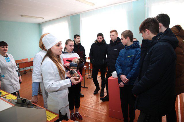 Очередное занятие "Школы юного ветеринара" провели в Климовичском государственном аграрном колледже. ФОТО