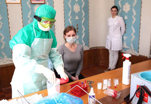 В УЗ «Климовичская ЦРБ» прошли учения по действиям медицинского персонала при поступлении больного с подозрением на COVID-19