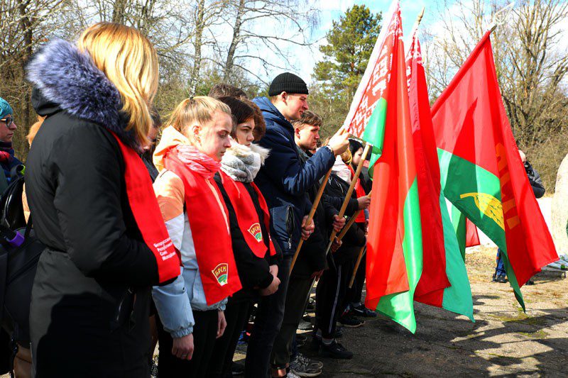 Митинг-реквием, приуроченный Дню памяти жертв Хатыни, состоялся у памятного знака в деревне Коноховка Климовичского района