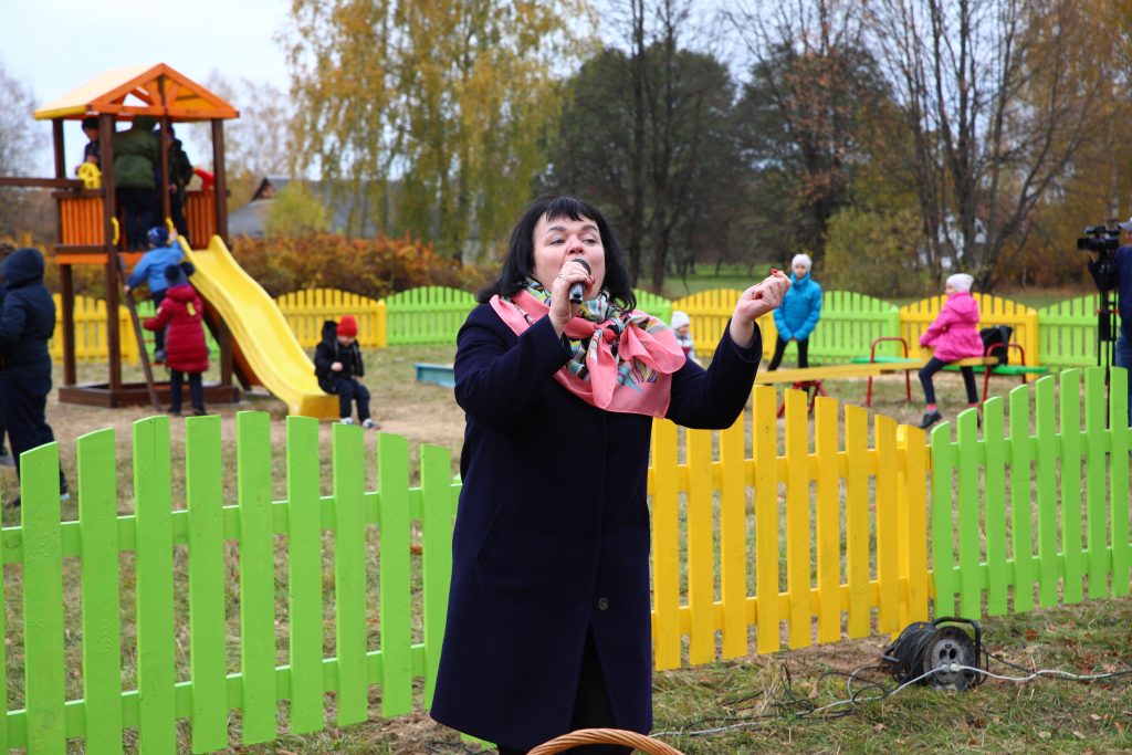 В агрогородке Полошково Климовичского района состоялось торжественное открытие детской игровой площадки