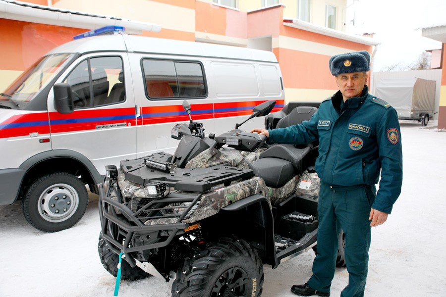 Председатель Климовичского райисполкома Михаил Демидов вручил благодарственные письма сотрудникам РОЧС