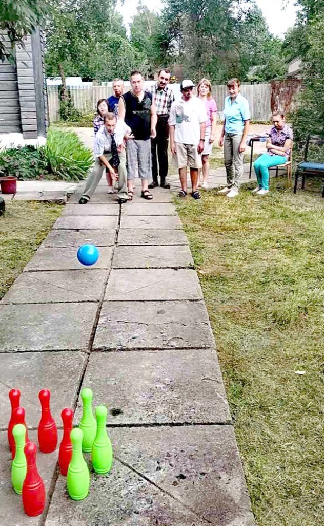 В отделении дневного пребывания для инвалидов и граждан пожилого возраста учреждения «Климовичский РЦСОН» прошло мероприятие «В Яблочный Спас угощаем всех вас!»