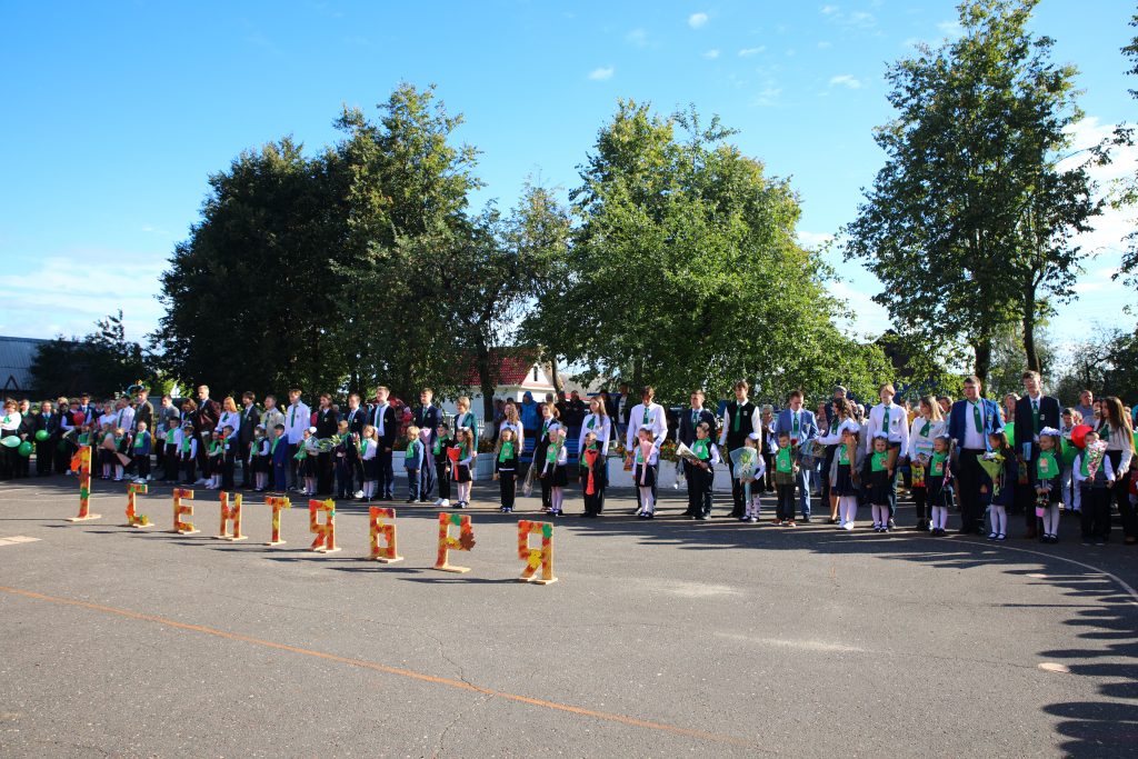 В Климовичской районной гимназии прошла торжественная линейка, посвященная Дню знаний
