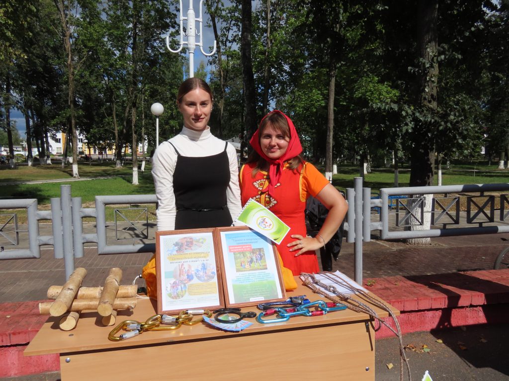 ФОТОФАКТ: праздник "До скорой встречи, солнечное лето!" прошел в городском парке Климовичей