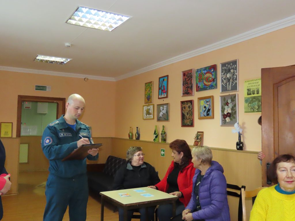 В Климовичах сотрудники РОЧС провели акцию для пожилых