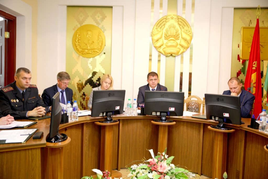 На заседании Климовичского райисполкома подвели итоги развития района за 9 месяцев текущего года