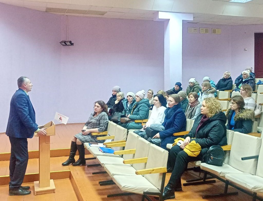 Особенности вступительной кампании обсуждают на родительских собраниях в школах Климовщины