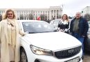 Ключи от нового автомобиля медицинской помощи вручили главному врачу УЗ «Климовичская ЦРБ» Людмиле Захаренко