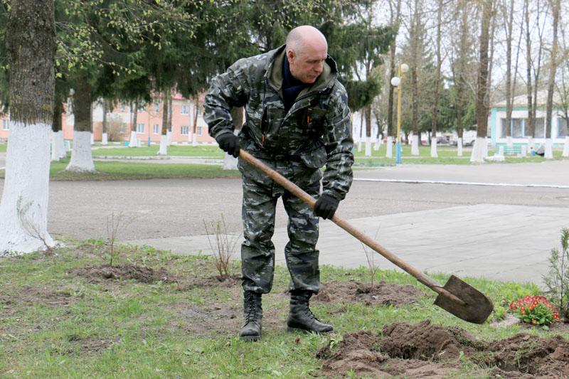 На республиканском субботнике поработали представители местной власти