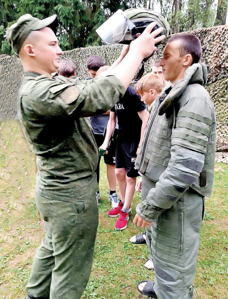 Незабываемые впечатления у юных климовчан остались от пребывания в воинской части
