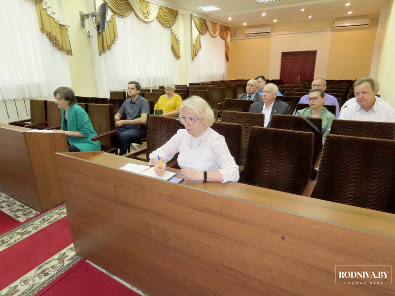 Качество торгового обслуживания населения обсудили на заседании президиума Климовичского районного Совета депутатов