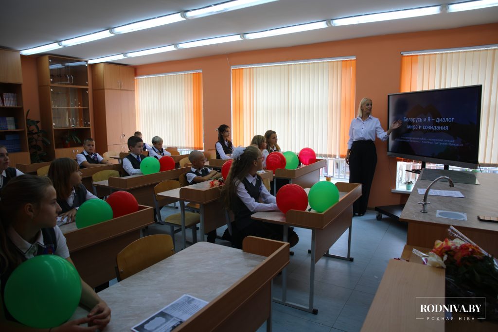Первый звонок прозвенел для школьников Климовичского района
