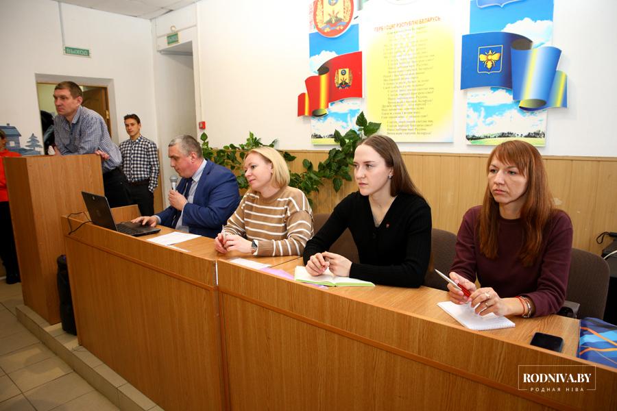 В Климовичах проходит открытый турнир по игре «Что? Где? Когда?»
