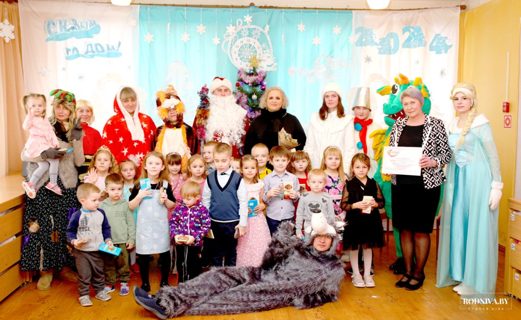 Акция «Наши дети»: лидер депутатского корпуса Климовщины Наталья Асмоловская побывала в детском саду «Росинка»