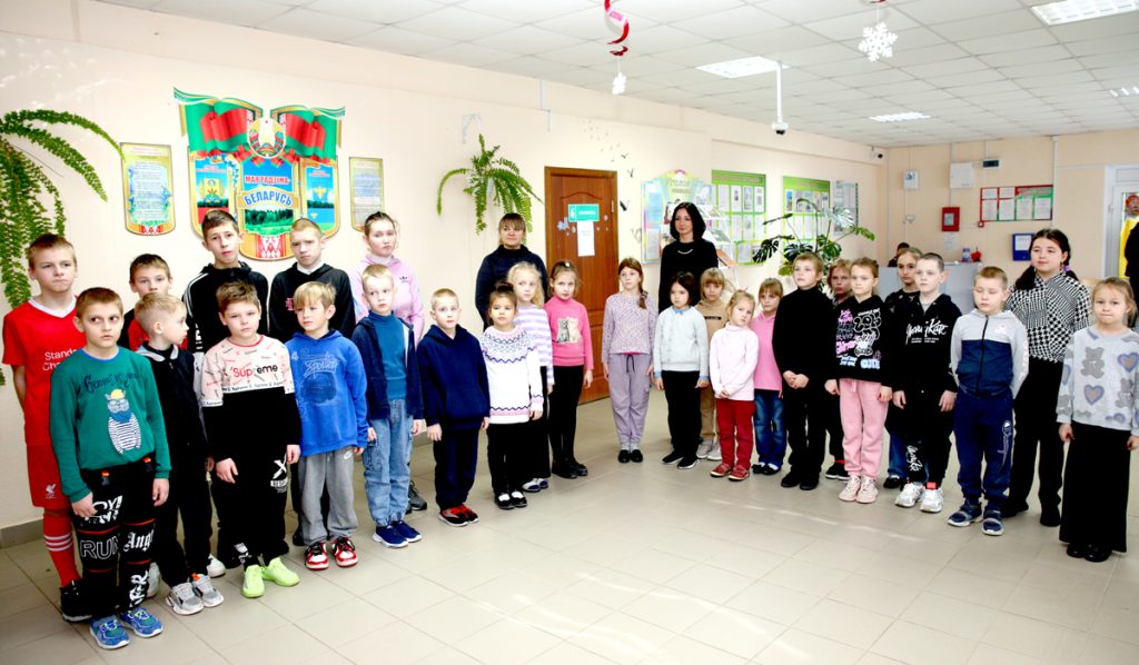 Спортивную форму в подарок получили учащиеся Климовичской средней школы № 4