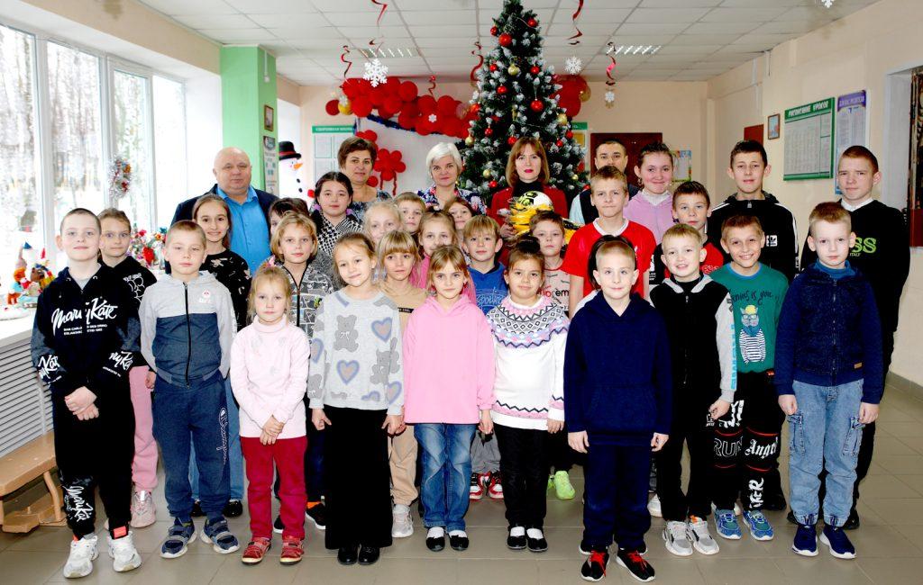 Спортивную форму в подарок получили учащиеся Климовичской средней школы № 4