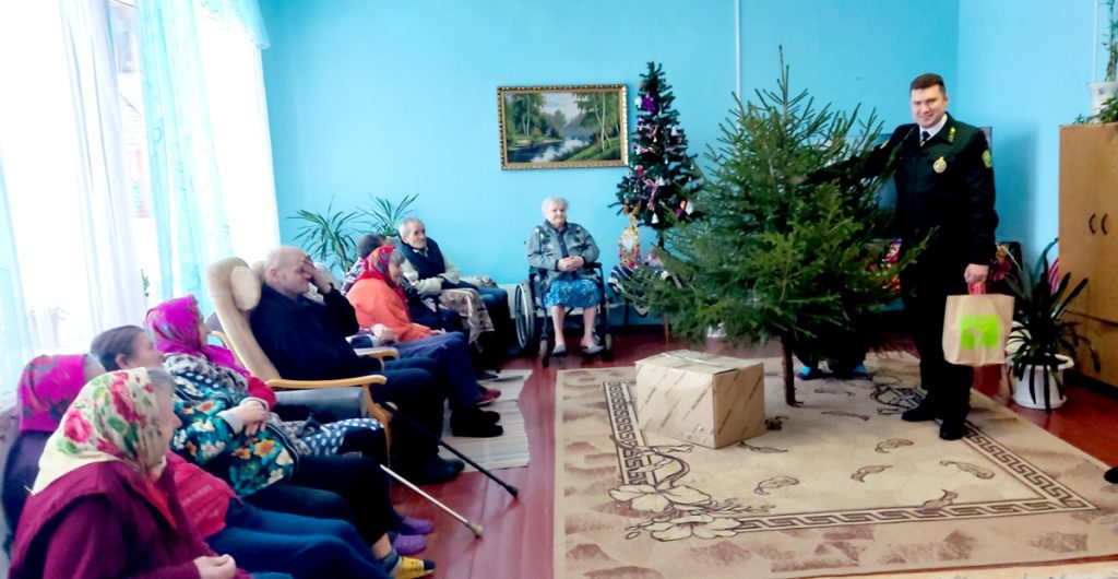 Руководство Климовичского лесхоза приняло активное участие в благотворительной акции «Наши дети»