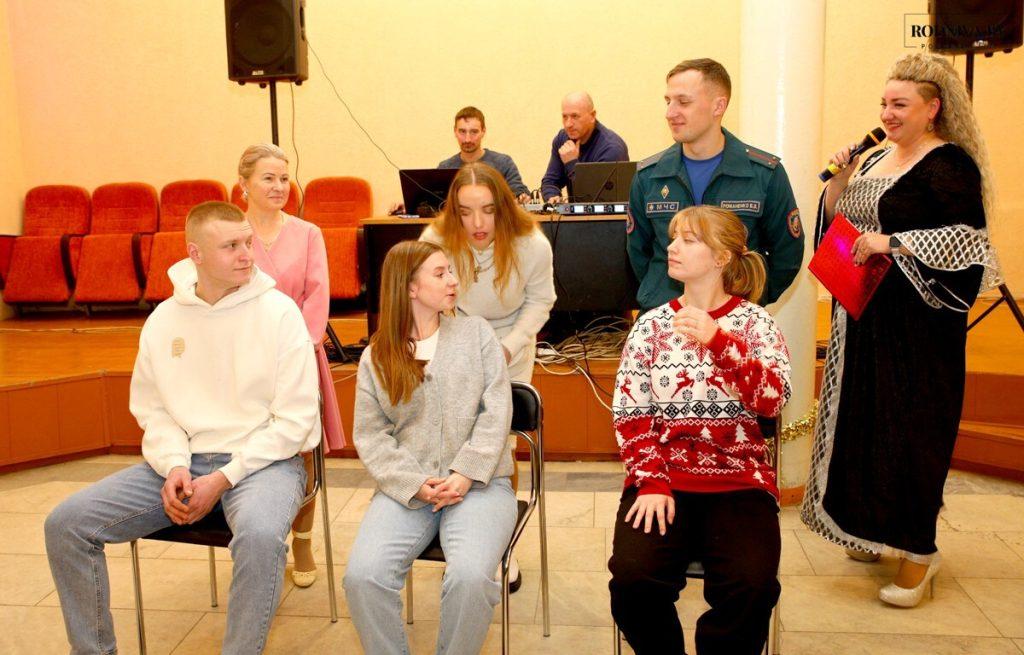 Председатель Климовичского райисполкома Дмитрий Хайновский встретился с молодыми специалистами