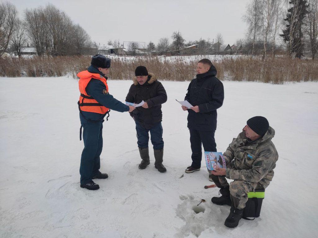 Опасности зимней рыбалки: климовичские спасатели призывают к соблюдению мер безопасности