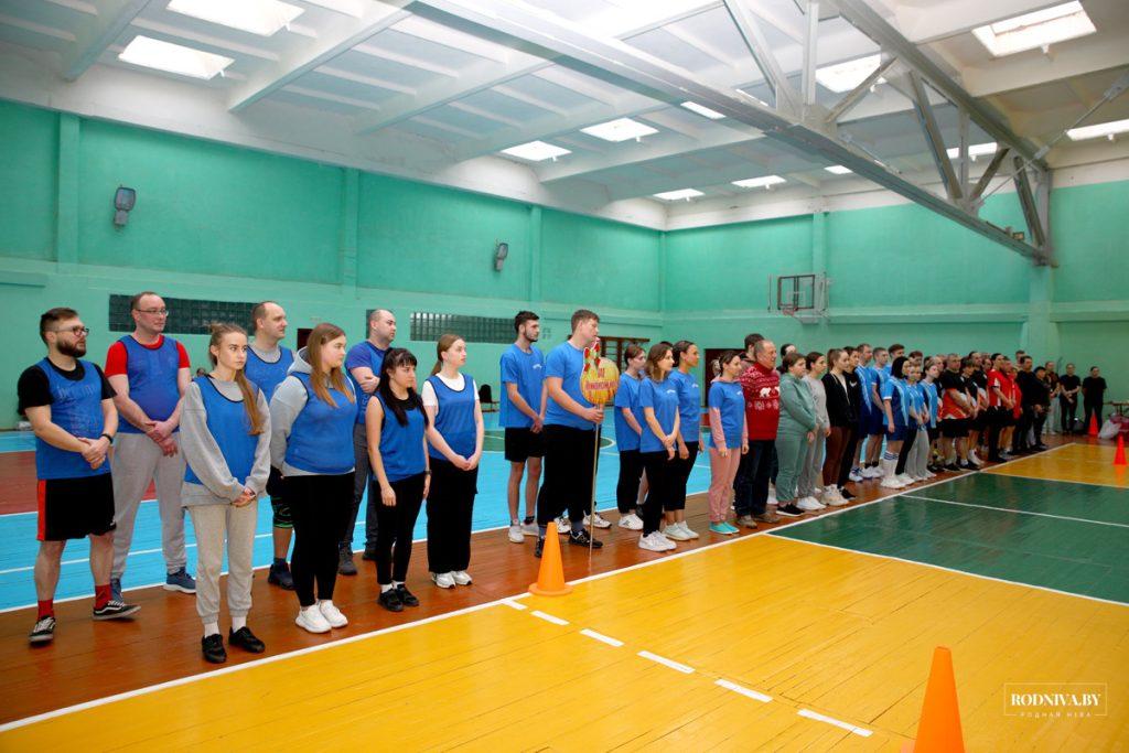 Председатель Климовичского райисполкома Дмитрий Хайновский поблагодарил молодежь за участие в спортивном празднике