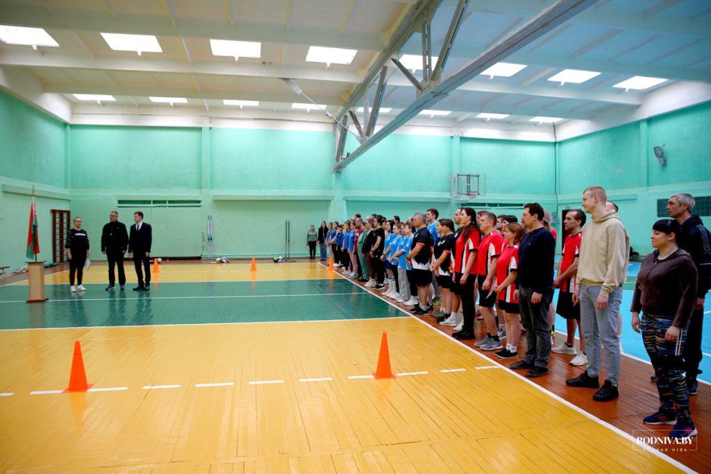 Председатель Климовичского райисполкома Дмитрий Хайновский поблагодарил молодежь за участие в спортивном празднике