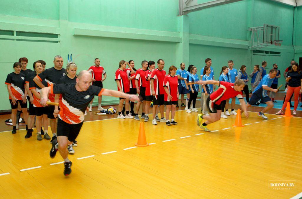 Председатель Климовичского райисполкома Дмитрий Хайновский поблагодарил молодежь за участие в спортивном празднике