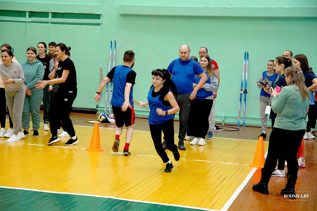 Председатель Климовичского райисполкома Дмитрий Хайновский поблагодарил молодежь за участие в спортивном празднике