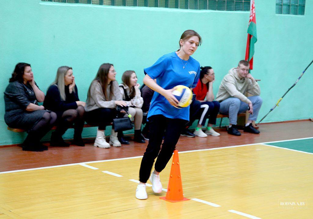 Председатель Климовичского райисполкома Дмитрий Хайновский поблагодарил молодежь за участие в спортивном празднике