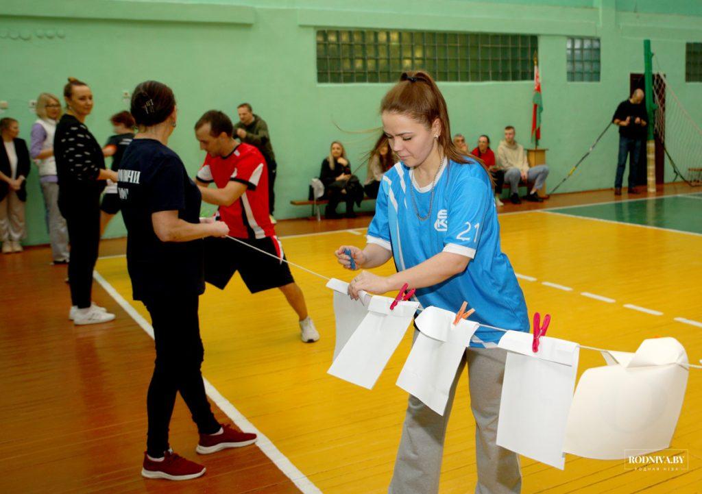 Председатель Климовичского райисполкома Дмитрий Хайновский поблагодарил молодежь за участие в спортивном празднике