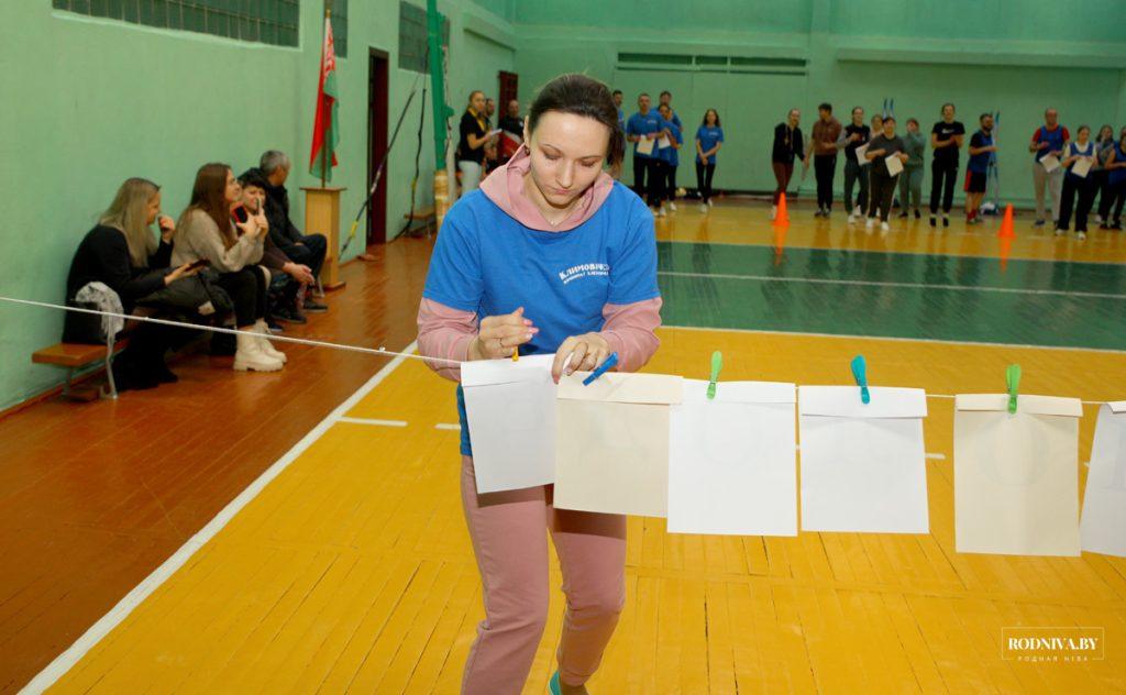 Председатель Климовичского райисполкома Дмитрий Хайновский поблагодарил молодежь за участие в спортивном празднике