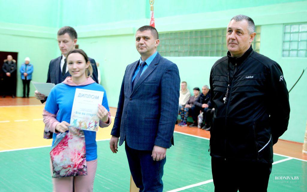 Председатель Климовичского райисполкома Дмитрий Хайновский поблагодарил молодежь за участие в спортивном празднике