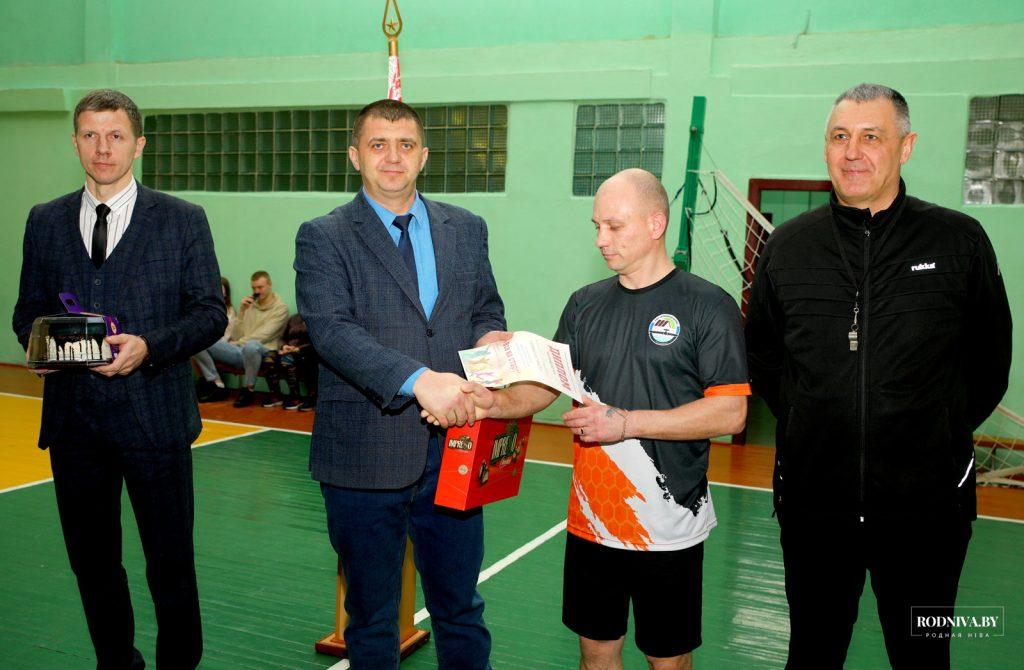 Председатель Климовичского райисполкома Дмитрий Хайновский поблагодарил молодежь за участие в спортивном празднике