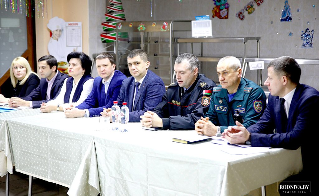 Председатель Климовичского райисполкома Дмитрий Хайновский встретился с работниками ЛВЗ