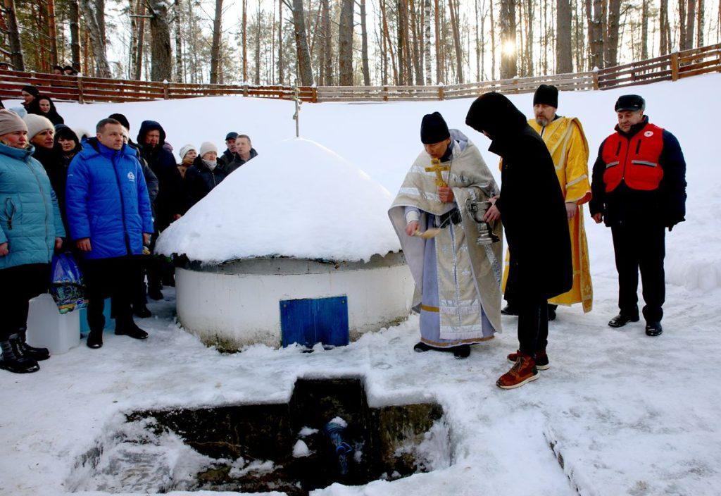 На кринице в д. Зимницы Климовичского района провели чин освящения воды