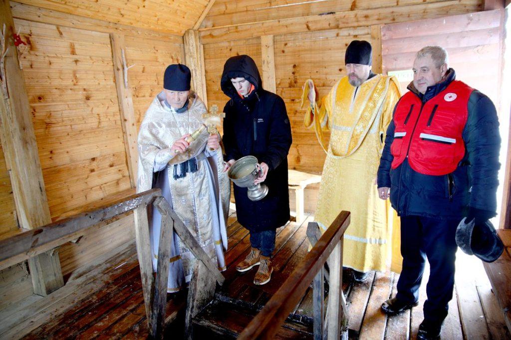 На кринице в д. Зимницы Климовичского района провели чин освящения воды