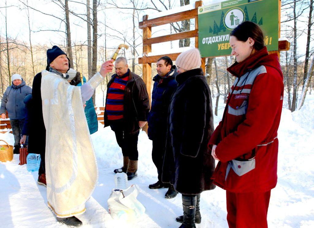 На кринице в д. Зимницы Климовичского района провели чин освящения воды