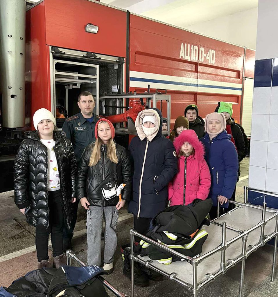 О профессии спасателя рассказали учащимся Тимоновской средней школы в Климовичском РОЧС