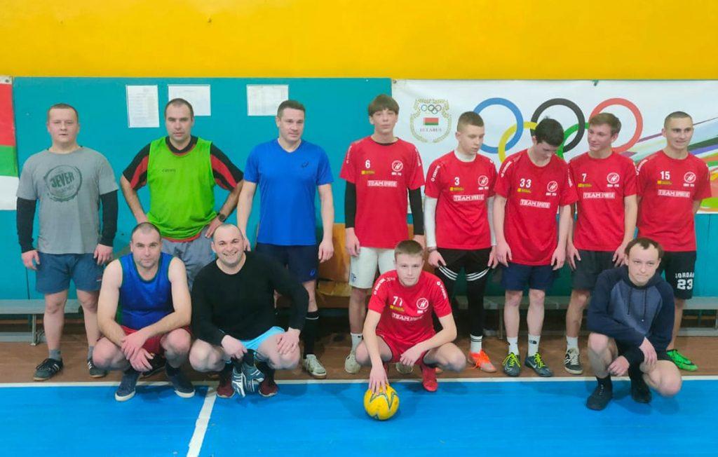 Климовичские правоохранители организовали для ребят встречу по мини-футболу