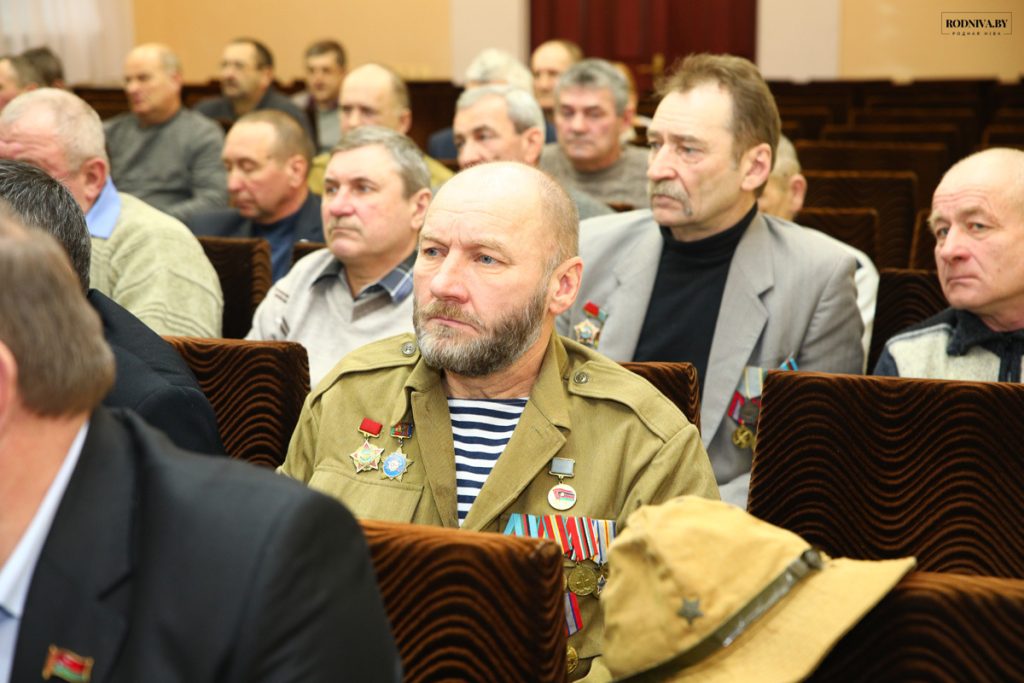 Глава Климовичского района Дмитрий Хайновский встретился с воинами-интернационалистами