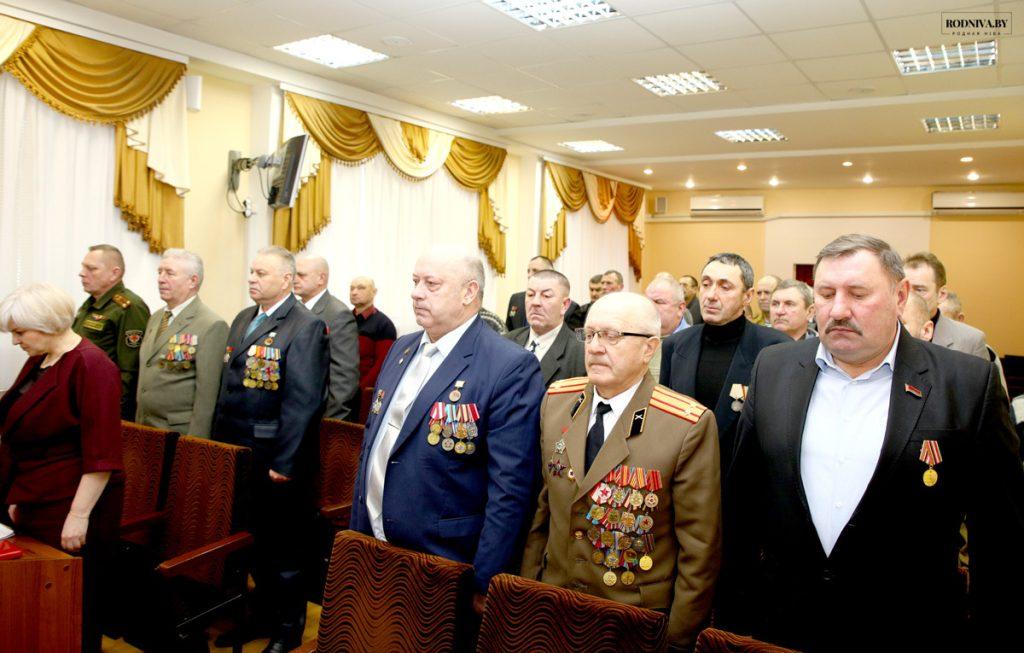 Глава Климовичского района Дмитрий Хайновский встретился с воинами-интернационалистами