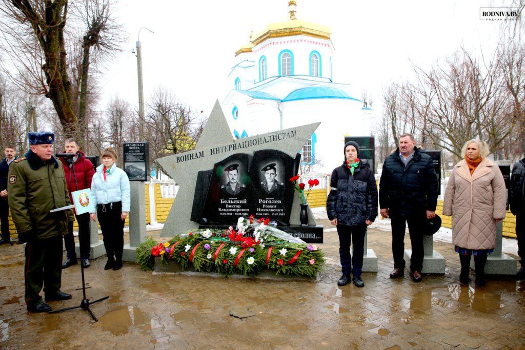 Климовчане возложили цветы к памятному знаку погибшим воинам-интернационалистам
