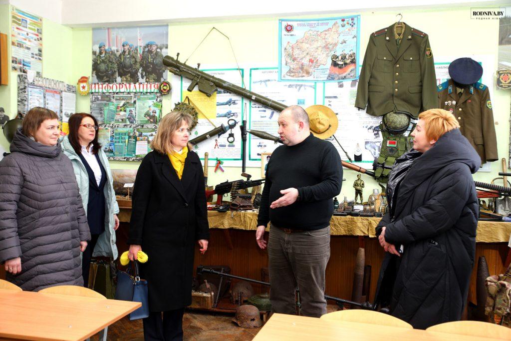 Заместитель главы Заводоуковского городского округа по экономике и инвестициям Елена Аверина посетила с рабочим визитом Климовичский район