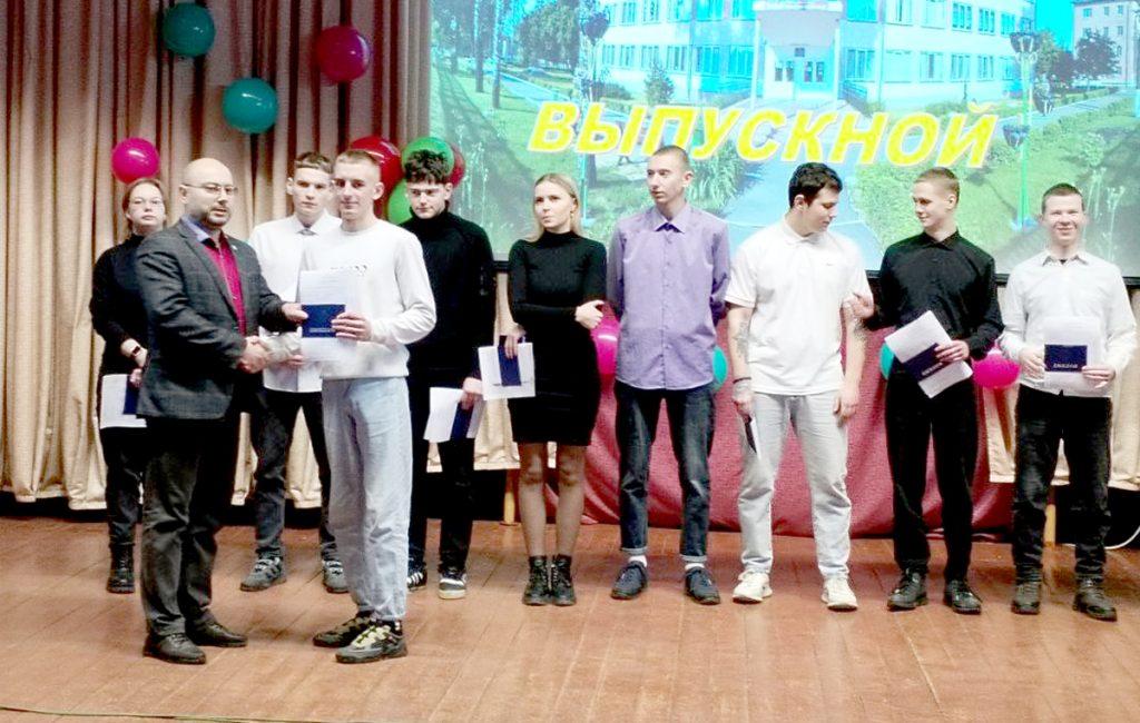 Сколько выпускников Климовичского аграрного колледжа получили путевки в жизнь