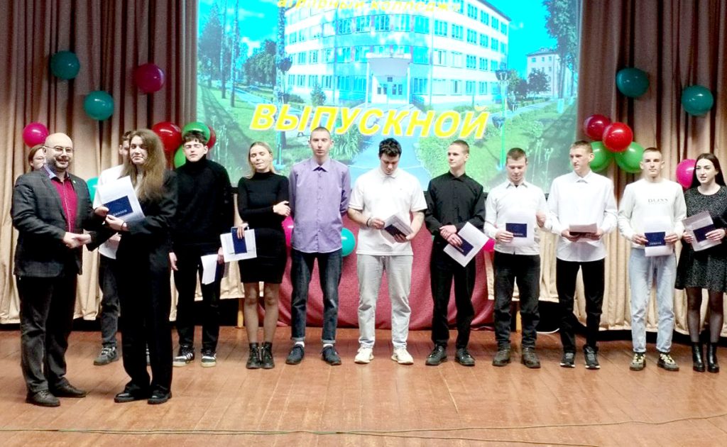 Сколько выпускников Климовичского аграрного колледжа получили путевки в жизнь