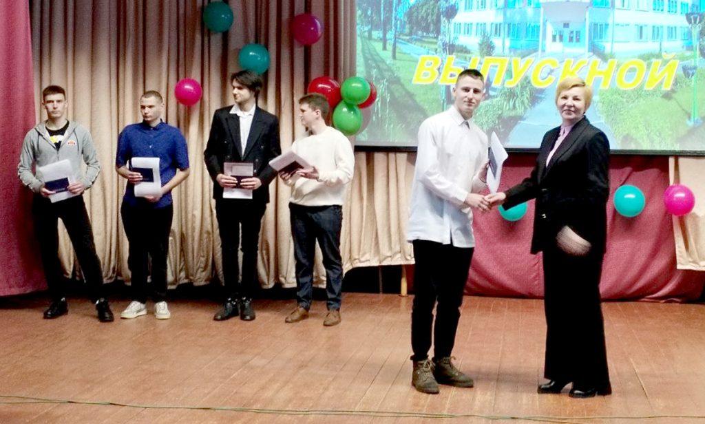 Сколько выпускников Климовичского аграрного колледжа получили путевки в жизнь
