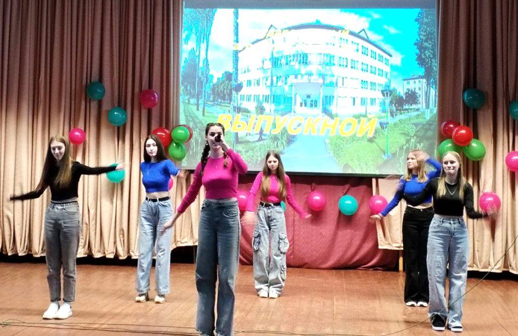 Сколько выпускников Климовичского аграрного колледжа получили путевки в жизнь