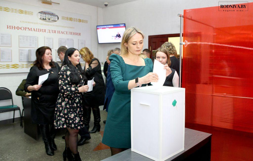 Председателем Климовичского районного Совета депутатов избран Василий Захаренко