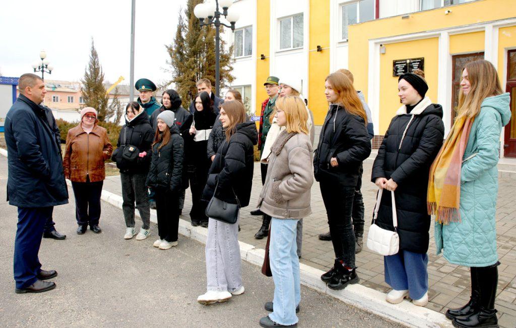 Председатель Климовичского райисполкома встретился с молодыми специалистами